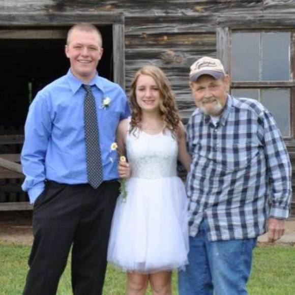 Meet your Posher, Aly - Picture 1 of 1